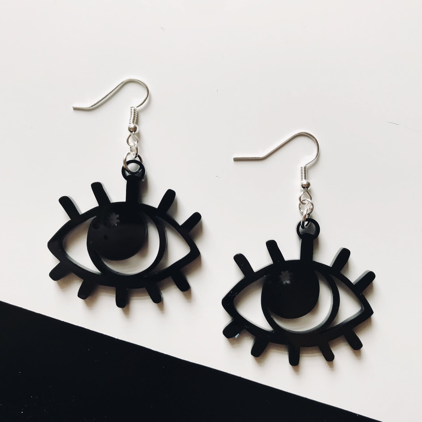 enchanting eyes earrings
