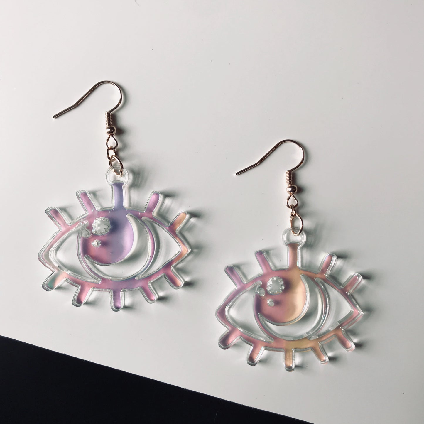 enchanting eyes earrings